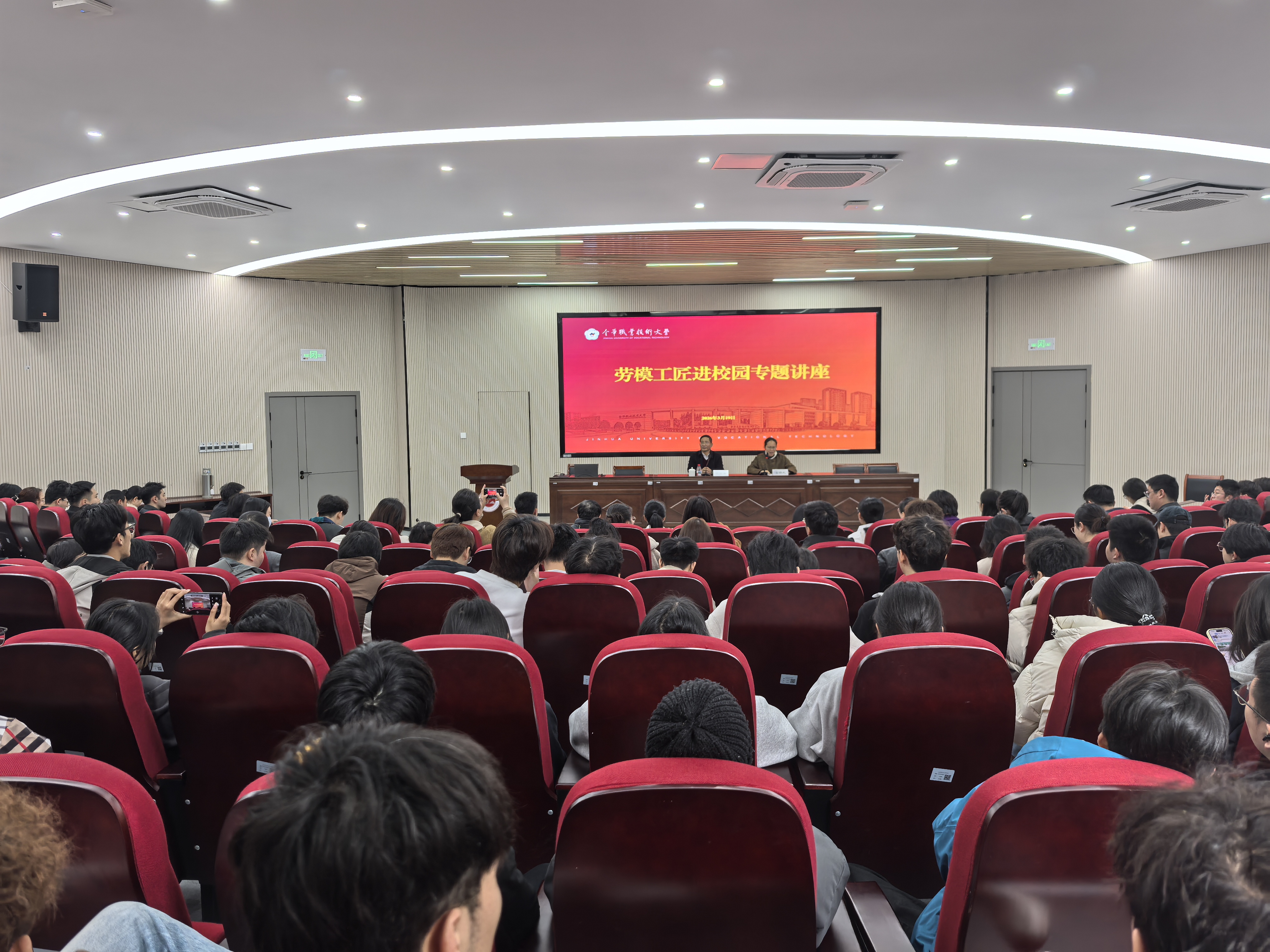 劳模工匠进校园丨基层宣讲名师沈根新走进马克思主义学院开展专题讲座